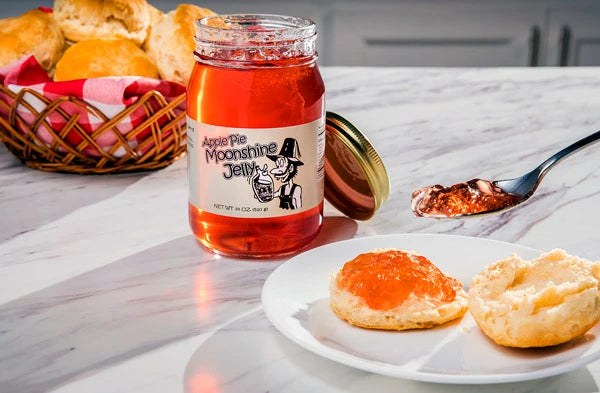 Delicious apple flavor • Made with real moonshine!