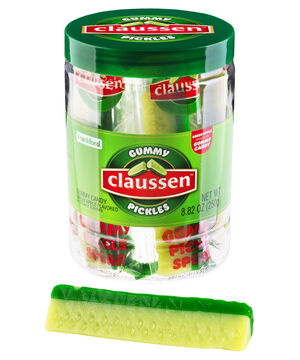 Claussen Gummy Pickle Spears beauty shot