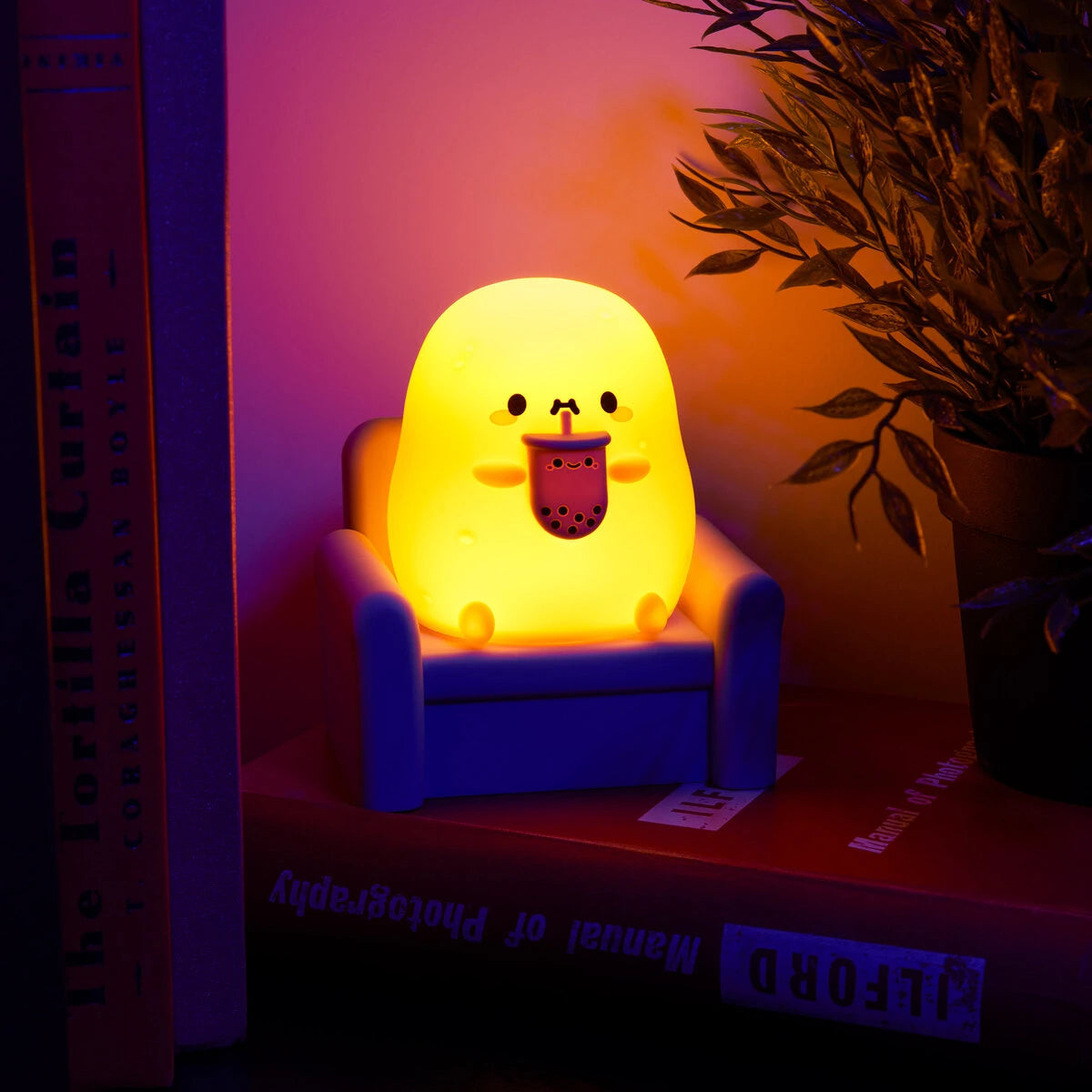 Turn the act of sedentary passivity into an adorable pastime thanks to this cute carb-loaded figure and its passion for boba tea.