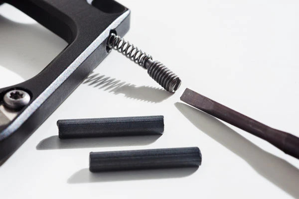 Replaceable ferro rods (two refills included).