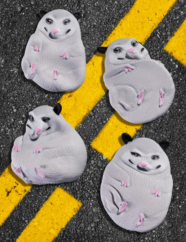 With each toss, this sand-filled possum’s rubbery body deforms into hilariously flat shapes!