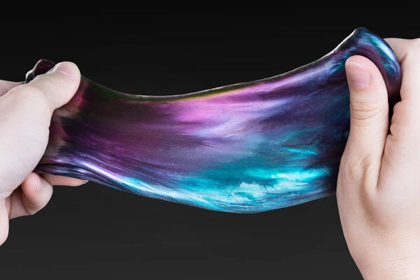 Super Illusions Putty features bright and impressive coloring.