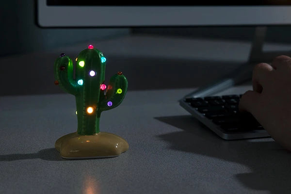 Please note: only the bulbs on the center "trunk" light up.