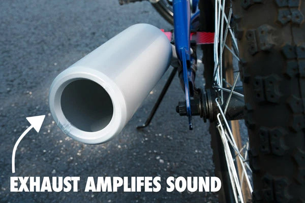 The durable and lightweight plastic exhaust pipe helps amplify the sound from the Motocard.