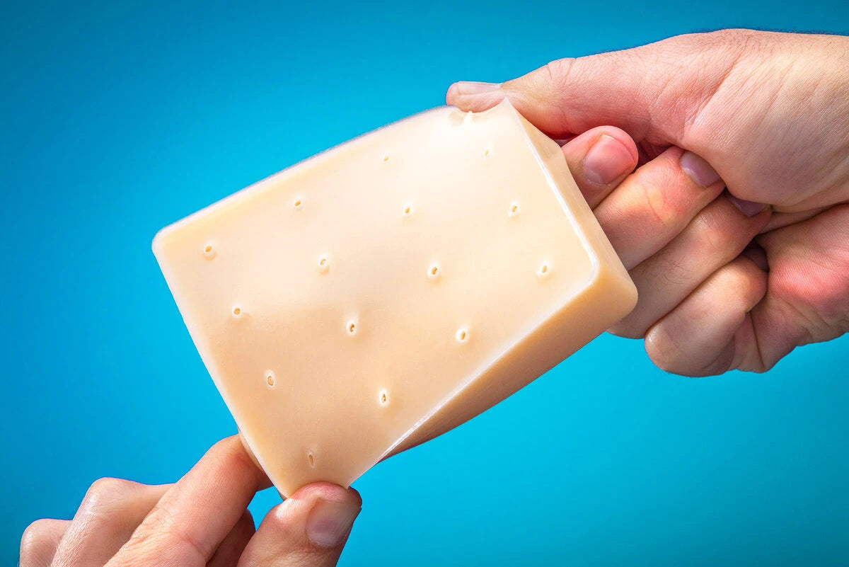 16 poppable cells with durable silicone construction