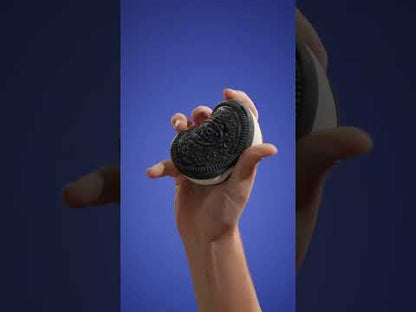 Demonstration of the Oreo Squishy's superior squishiness.