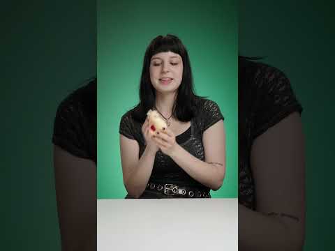 Grace, Kelsey, and Ariel try out the Calma Llama squishy for the first time.